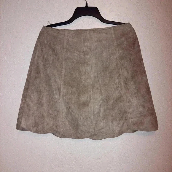 Blue Rain Faux Suede A Line Tan Skirt Scallop Hem. Size Large - Picture 2 of 10